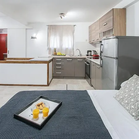 Bohemian Townhouse Apartment Skiathos-Stadt