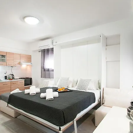 Bohemian Townhouse Apartment Skiathos-Stadt