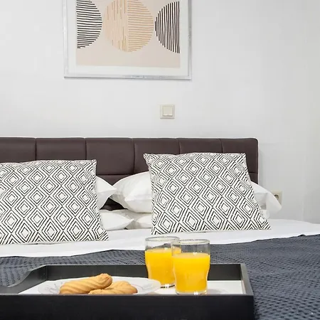 Bohemian Townhouse * 斯基亚索斯镇