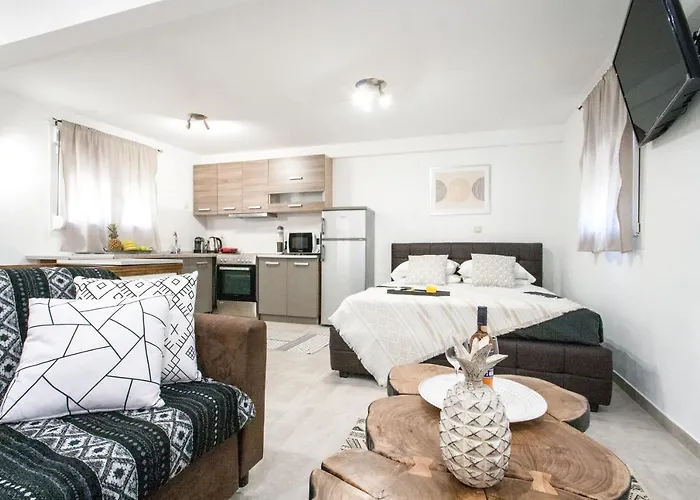 Apartment Bohemian Townhouse Skiathos Town