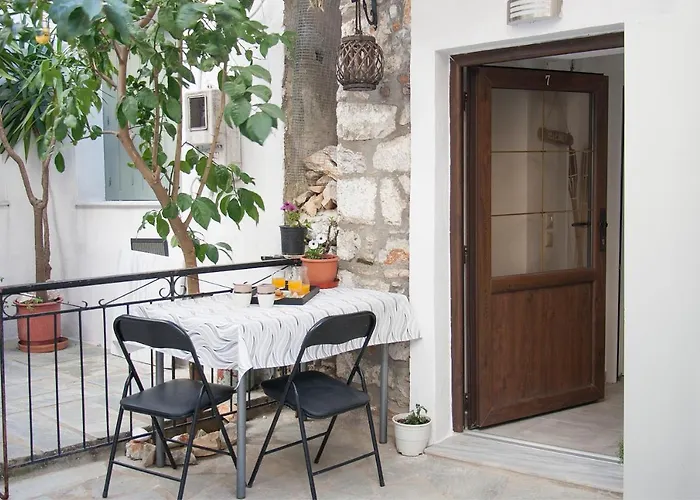 Bohemian Townhouse * Skiathos Town