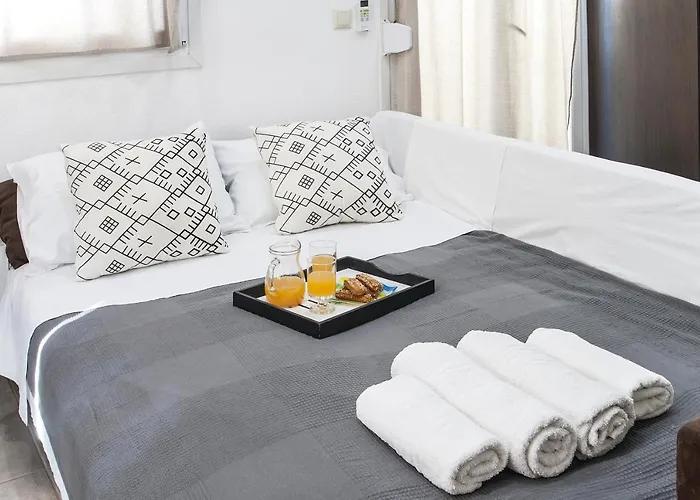 Bohemian Townhouse Skiathos Town